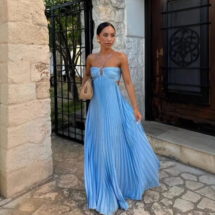 Vestido Maxi con Cuello Halter Plisado y Detalle de Espalda Abierta