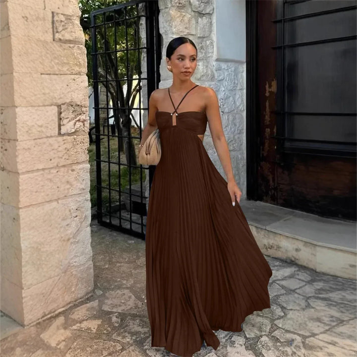 Vestido Maxi con Cuello Halter Plisado y Detalle de Espalda Abierta