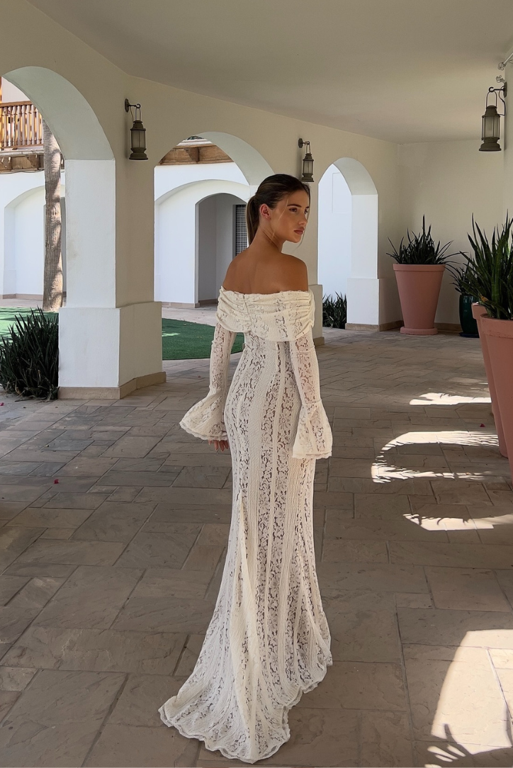 Elegante Maxi Vestido de Encaje Off-Shoulder para Invitadas de Boda