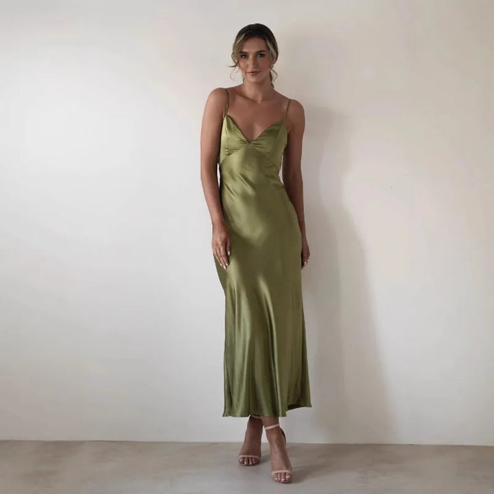Vestido Maxi de Satén con Detalle de Tirantes Delicados