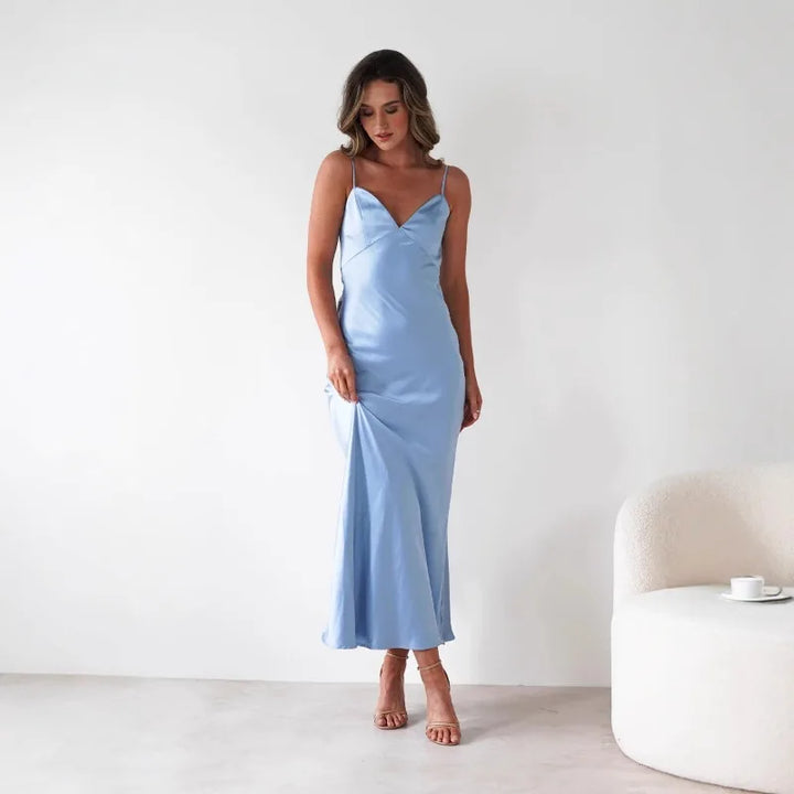 Vestido Maxi de Satén con Detalle de Tirantes Delicados