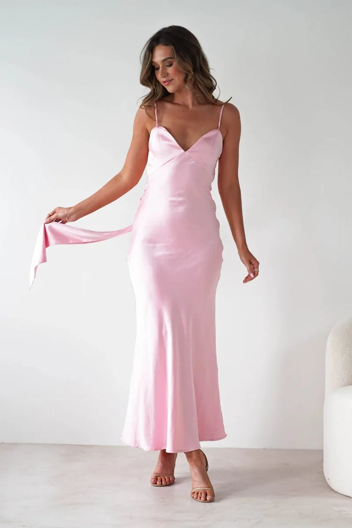 Vestido Maxi de Satén con Detalle de Tirantes Delicados