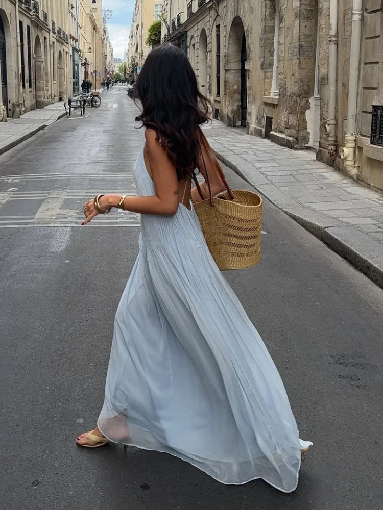 Vestido Maxi con Tirantes de Espagueti Plisados y Silueta Fluida