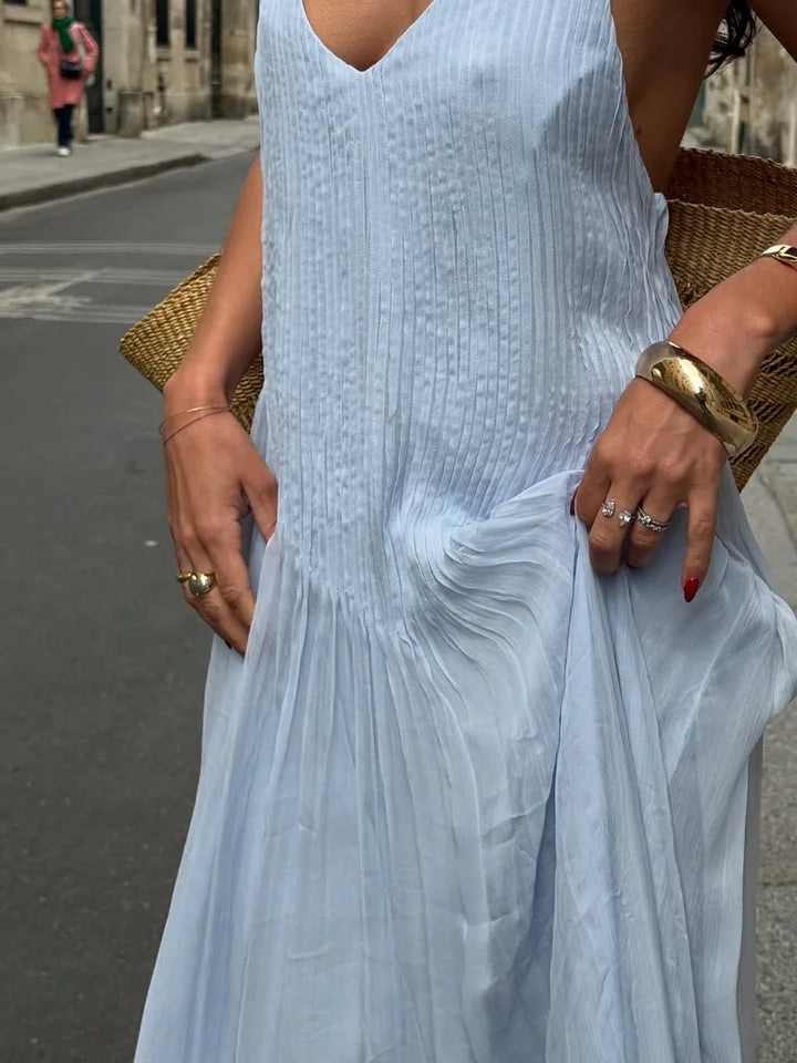 Vestido Maxi con Tirantes de Espagueti Plisados y Silueta Fluida