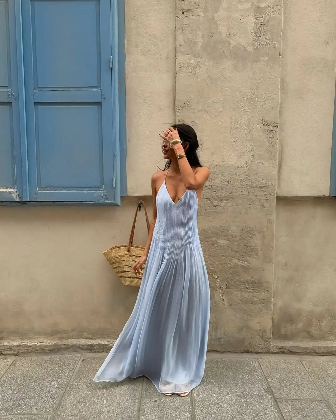 Vestido Maxi con Tirantes de Espagueti Plisados y Silueta Fluida