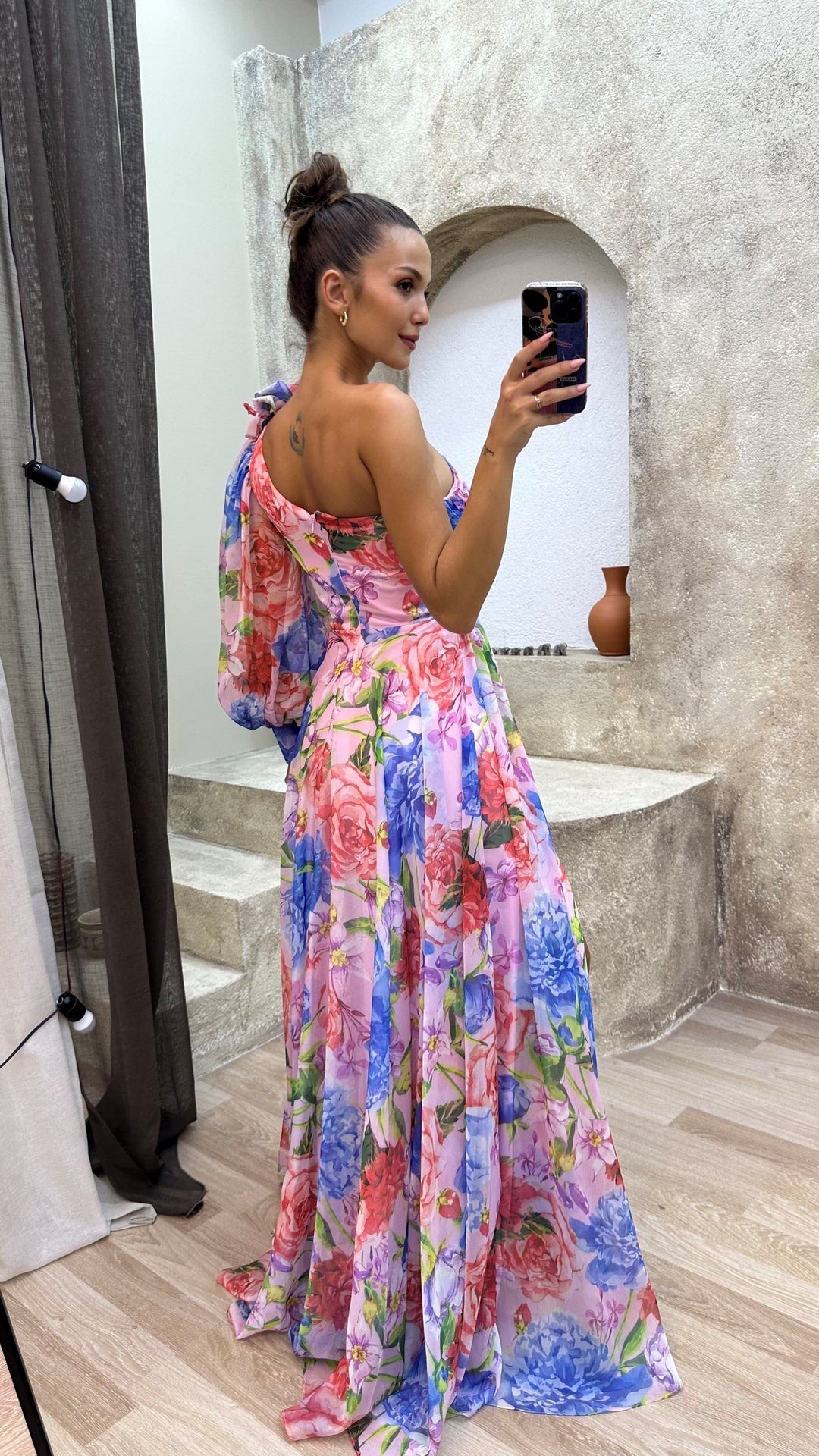 Elegante Vestido Fluido de Un Hombro para Eventos de Verano