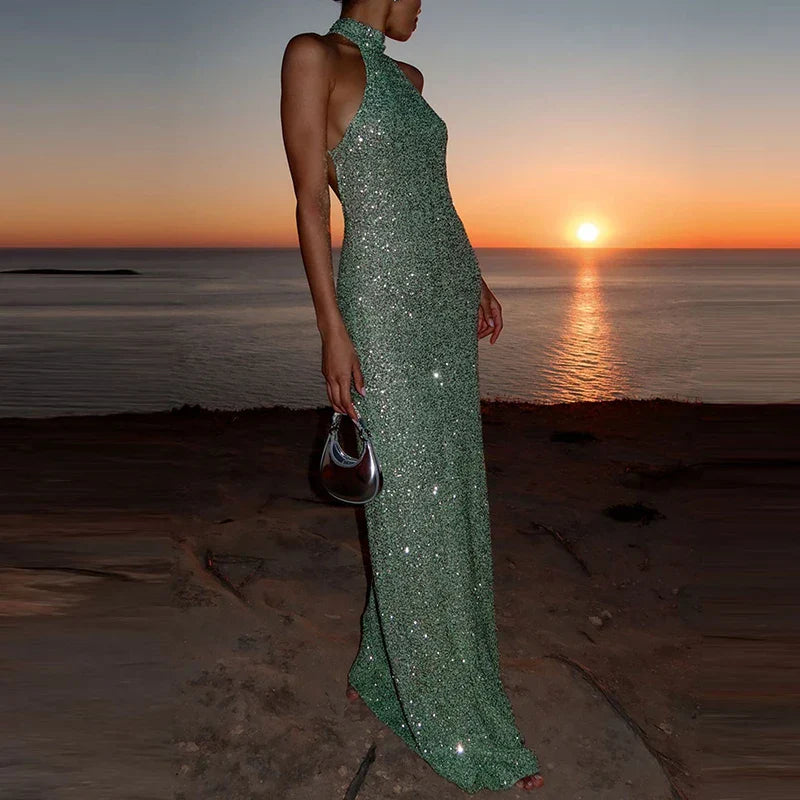Vestido Maxi de Cuello Halter con Silueta Elegante y Ajustada