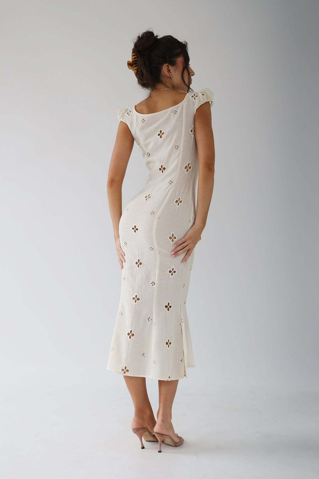 Adelina | Vestido Midi Ajustado con Corte para Mujeres