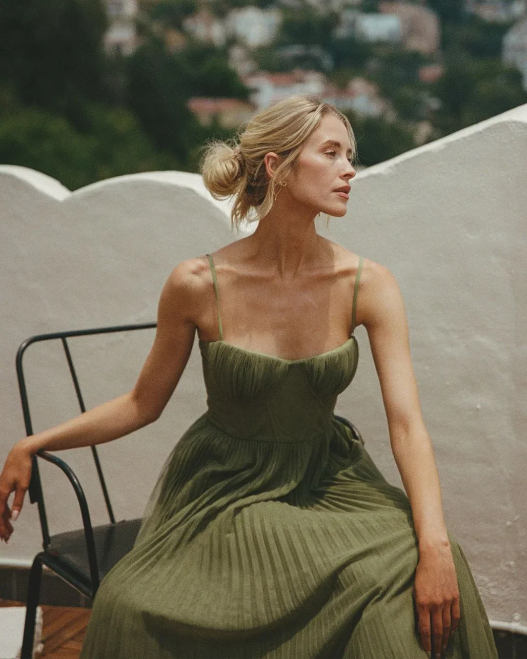 Vestido Olivia Elegancia moderna con espalda descubierta