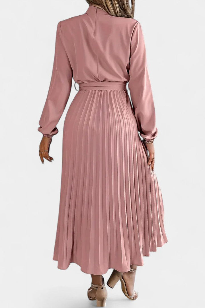 Theresa Vestido con Cuello Alto y Cinturón Plisado
