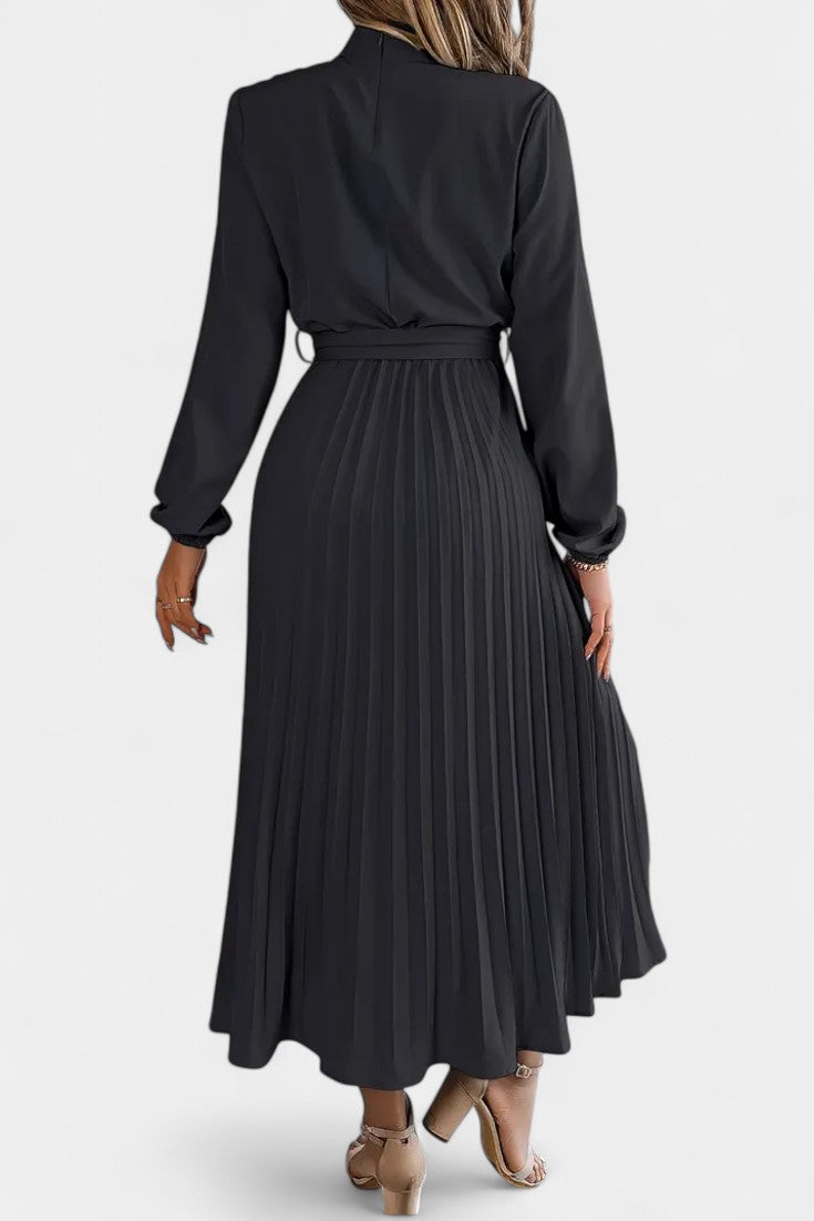 Theresa Vestido con Cuello Alto y Cinturón Plisado
